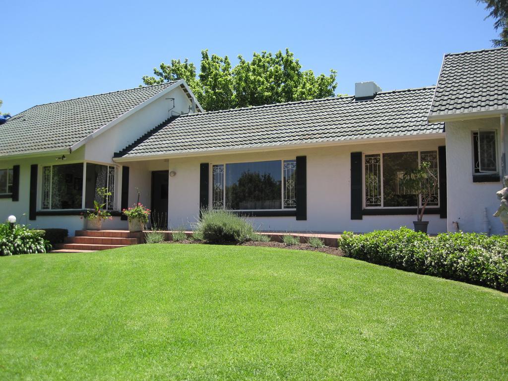 The Pecan Tree Guesthouse Sandton Exteriör bild